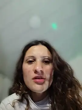 Snapshot of lindasyt chatting on June 11, 11:47 pm lindasyt online show from June 11, 11:47 pm