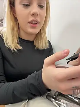 Snapshot of CaitlinSugar chatting on November 10, 4:22 am CaitlinSugar online show from November 10, 4:22 am