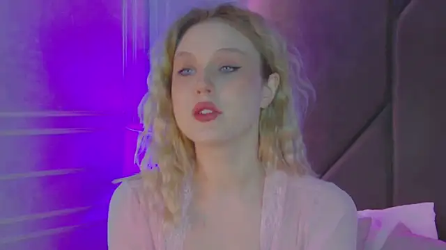 Snapshot of CaitlinSugar chatting on January 19, 5:00 am CaitlinSugar online show from January 19, 5:00 am