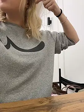 Snapshot of CaitlinSugar chatting on February 1, 4:33 am CaitlinSugar online show from February 1, 4:33 am