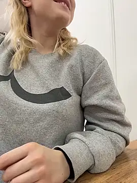 Snapshot of CaitlinSugar chatting on February 3, 4:21 am CaitlinSugar online show from February 3, 4:21 am