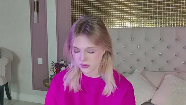 Snapshot of CaitlinSugar chatting on March 5, 4:52 am CaitlinSugar online show from March 5, 4:52 am