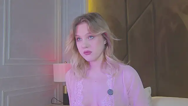 Snapshot of CaitlinSugar chatting on March 15, 5:24 am CaitlinSugar online show from March 15, 5:24 am