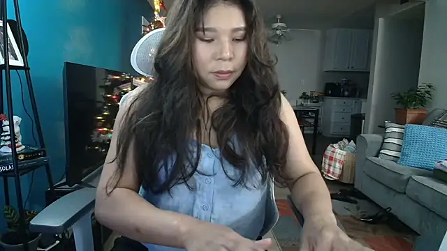 Snapshot of SHEILYN_ chatting on November 18, 3:23 am SHEILYN online show from November 18, 3:23 am