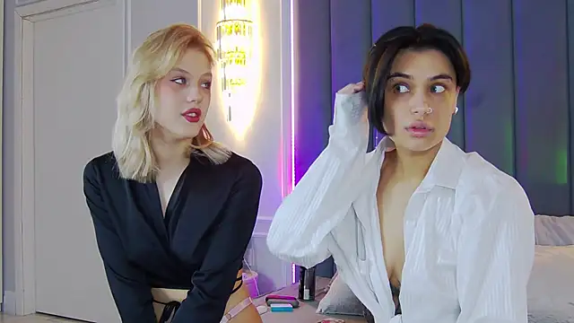 Snapshot of VioletAsh chatting on October 5, 4:33 am VioletAsh online show from October 5, 4:33 am