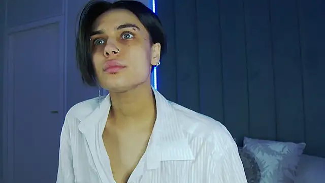 Snapshot of VioletAsh chatting on October 13, 4:34 am VioletAsh online show from October 13, 4:34 am