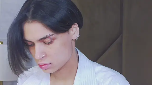 Snapshot of VioletAsh chatting on October 20, 4:35 am VioletAsh online show from October 20, 4:35 am