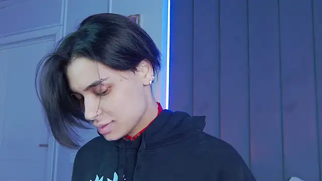 Snapshot of VioletAsh chatting on October 21, 4:35 am VioletAsh online show from October 21, 4:35 am