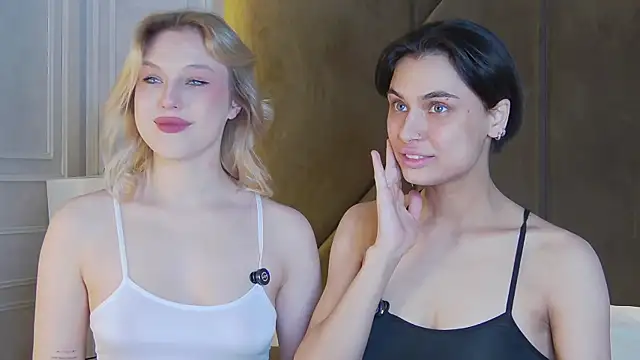 Snapshot of VioletAsh chatting on December 1, 4:50 am VioletAsh online show from December 1, 4:50 am