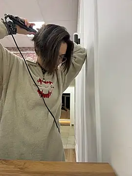 Snapshot of VioletAsh chatting on January 19, 4:27 am VioletAsh online show from January 19, 4:27 am