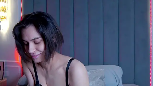 Snapshot of VioletAsh chatting on February 3, 6:22 am VioletAsh online show from February 3, 6:22 am