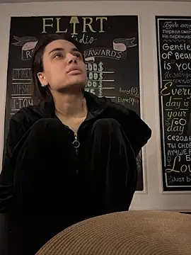 Snapshot of VioletAsh chatting on February 3, 6:51 am VioletAsh online show from February 3, 6:51 am