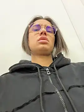 Snapshot of VioletAsh chatting on February 10, 4:27 am VioletAsh online show from February 10, 4:27 am