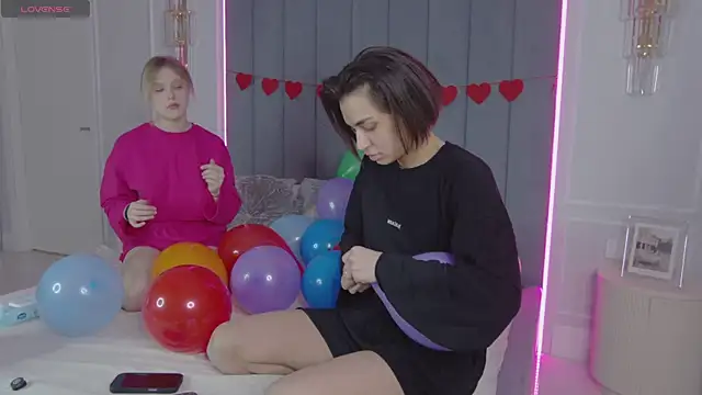 Snapshot of VioletAsh chatting on March 4, 5:13 am VioletAsh online show from March 4, 5:13 am