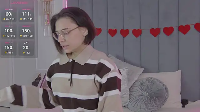 Snapshot of VioletAsh chatting on March 5, 4:52 am VioletAsh online show from March 5, 4:52 am