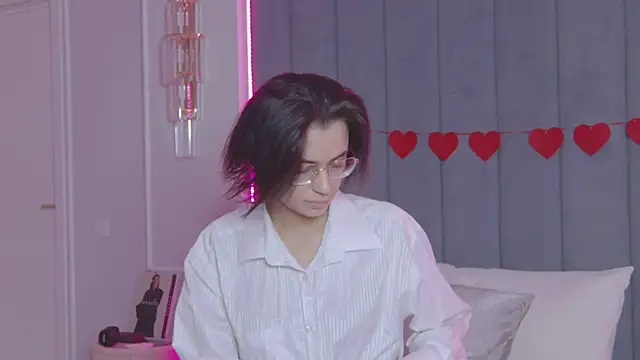 Snapshot of VioletAsh chatting on March 9, 4:27 am VioletAsh online show from March 9, 4:27 am