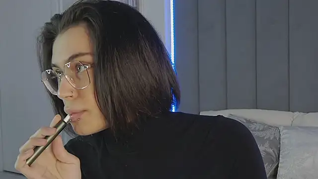 VioletAsh online show from April 28, 4:28 am