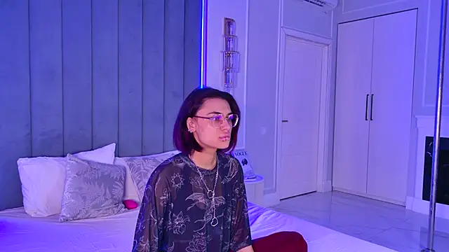 VioletAsh online show from June 9, 4:24 am