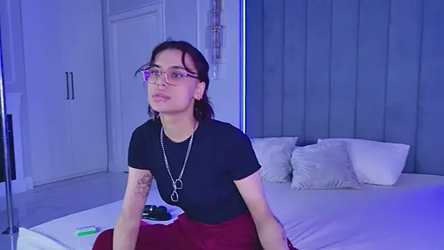 VioletAsh online show from June 15, 4:25 am