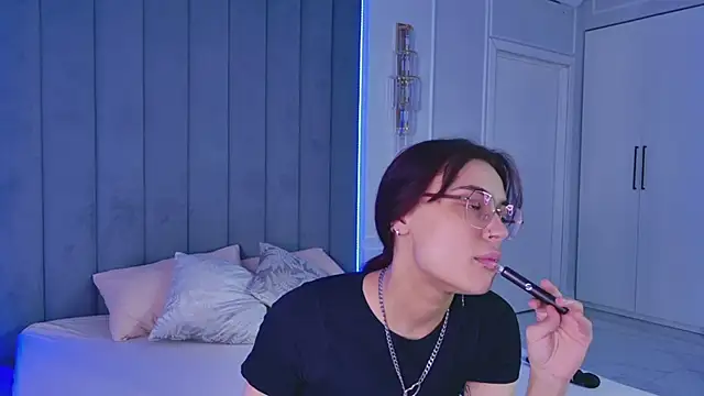 VioletAsh online show from June 22, 4:42 am