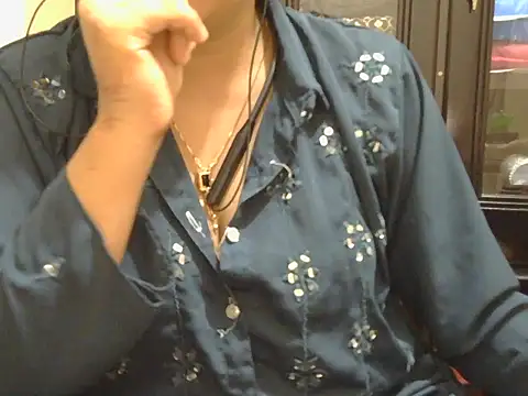 Snapshot of fairy_queen07 chatting on November 9, 6:17 pm fairy queen07 online show from November 9, 6:17 pm