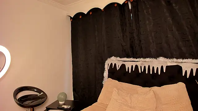 Snapshot of Tiffany_Nm chatting on November 30, 12:53 pm Tiffany Nm online show from November 30, 12:53 pm