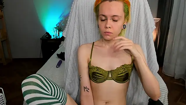 Snapshot of sweet_posya chatting on September 19, 7:43 am sweet posya online show from September 19, 7:43 am