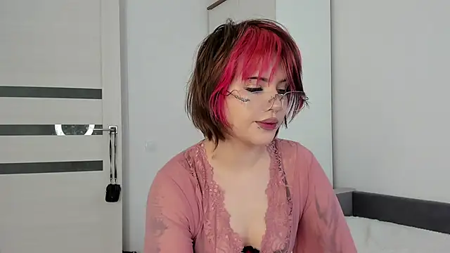 Snapshot of VerniceEngelking chatting on June 18, 6:35 am VerniceEngelking online show from June 18, 6:35 am