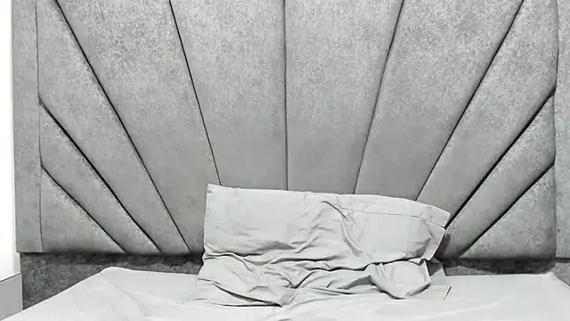 Snapshot of MielAndLeo chatting on November 20, 1:22 pm MielAndLeo online show from November 20, 1:22 pm