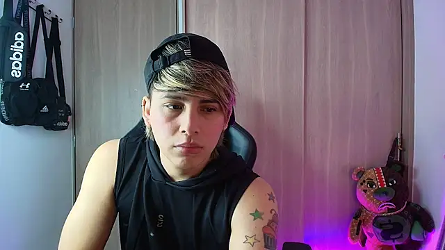 brunothompson3 online show from September 25, 11:19 pm