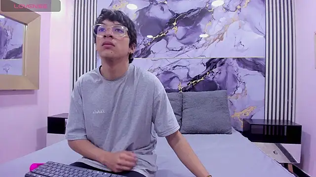 Snapshot of Desire_Ecstasy chatting on October 22, 1:33 pm Desire Ecstasy online show from October 22, 1:33 pm