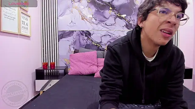 Snapshot of Desire_Ecstasy chatting on November 5, 1:11 pm Desire Ecstasy online show from November 5, 1:11 pm