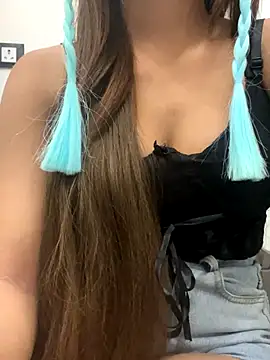 Snapshot of layra_9900 chatting on November 5, 7:36 pm layra 9900 online show from November 5, 7:36 pm