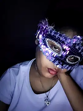 Snapshot of layra_9900 chatting on December 14, 8:41 am layra 9900 online show from December 14, 8:41 am