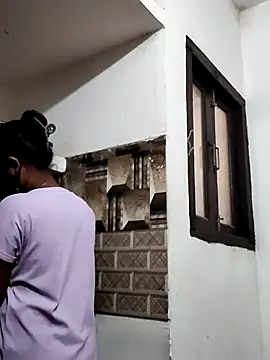 Snapshot of layra_9900 chatting on December 15, 8:29 am layra 9900 online show from December 15, 8:29 am