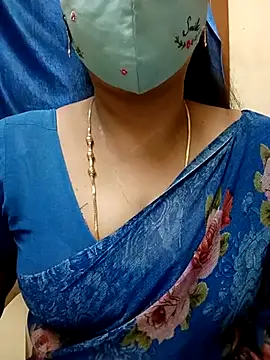 Snapshot of sushma26 chatting on June 15, 6:10 pm sushma26 online show from June 15, 6:10 pm