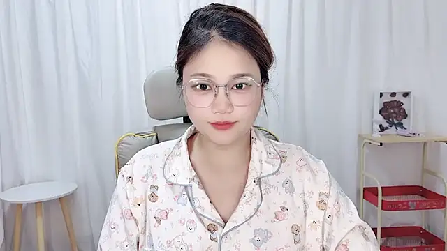 Snapshot of Dec-7758 chatting on December 14, 6:19 am Dec-7758 online show from December 14, 6:19 am