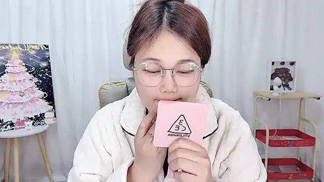 Snapshot of Dec-7758 chatting on March 3, 6:41 am Dec-7758 online show from March 3, 6:41 am