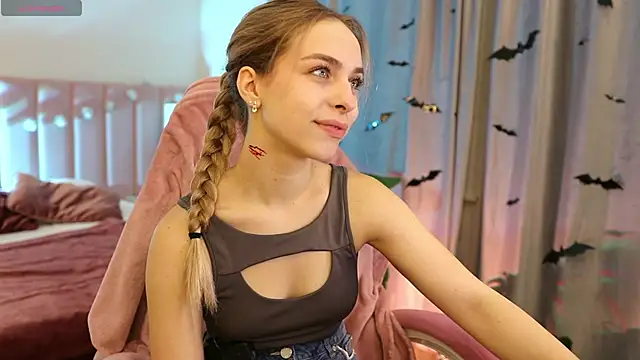 Snapshot of ShinyBarbie chatting on October 23, 6:13 am ShinyBarbie online show from October 23, 6:13 am