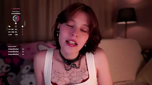 Snapshot of LurleneRamo chatting on October 4, 1:14 am LurleneRamo online show from October 4, 1:14 am