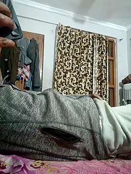 vardh033 online show from February 12, 2:01 pm