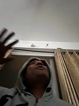 vardh033 online show from March 18, 2:09 pm