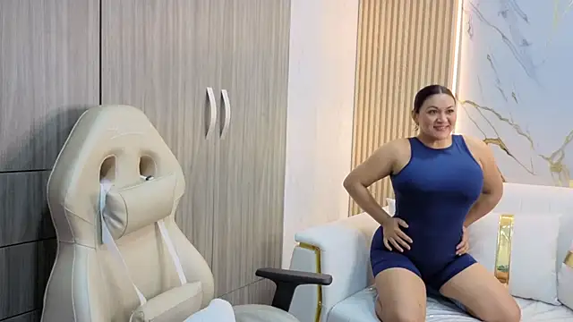 Snapshot of Madam_Hott chatting on September 25, 3:32 am Madam Hott online show from September 25, 3:32 am