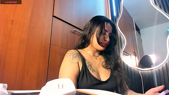 Snapshot of scarletr_red chatting on October 10, 8:41 pm scarletr red online show from October 10, 8:41 pm