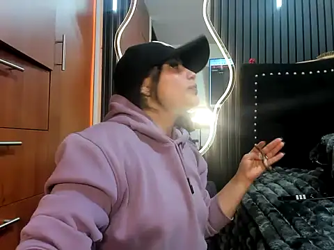 Snapshot of scarletr_red chatting on October 16, 10:44 pm scarletr red online show from October 16, 10:44 pm