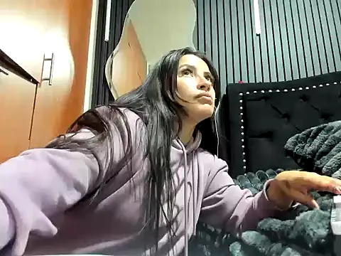 Snapshot of scarletr_red chatting on October 21, 8:31 pm scarletr red online show from October 21, 8:31 pm