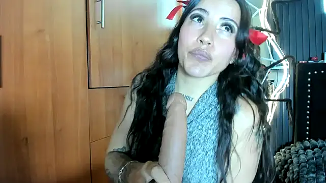 Snapshot of scarletr_red chatting on November 1, 11:18 pm scarletr red online show from November 1, 11:18 pm