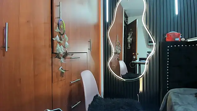 Snapshot of scarletr_red chatting on December 15, 11:09 pm scarletr red online show from December 15, 11:09 pm