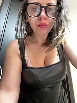 ladywithbigass online show from March 18, 8:58 am