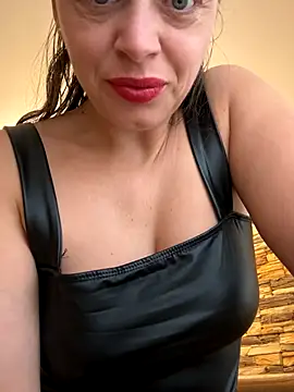 ladywithbigass online show from November 3, 5:52 am